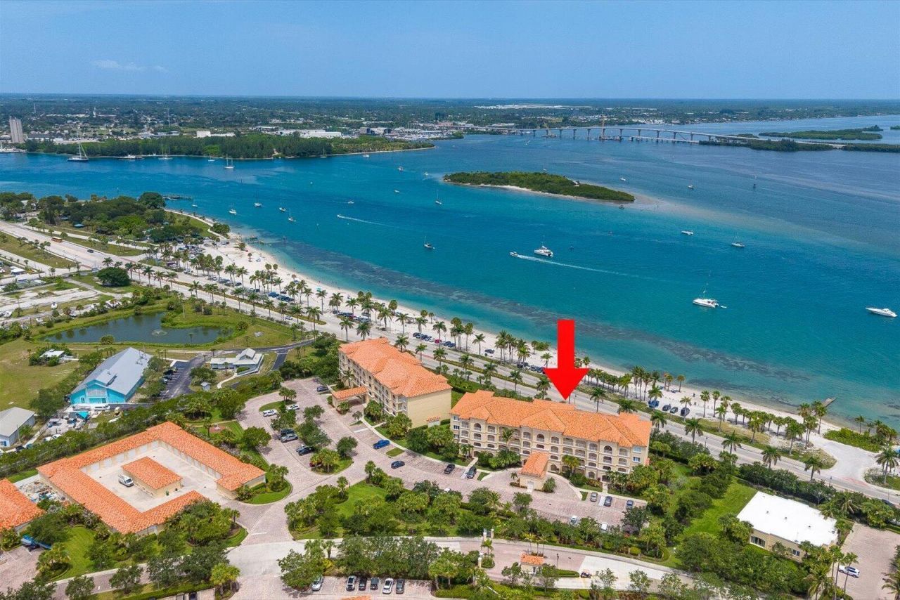 36 Harbour Isle Drive W, Unit 104, Fort Pierce, FL 34949 Photo