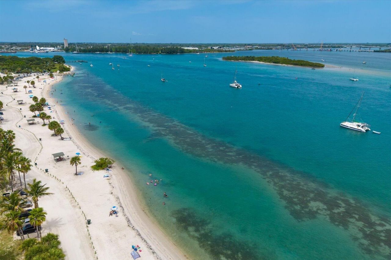 36 Harbour Isle Drive W, Unit 104, Fort Pierce, FL 34949 Photo