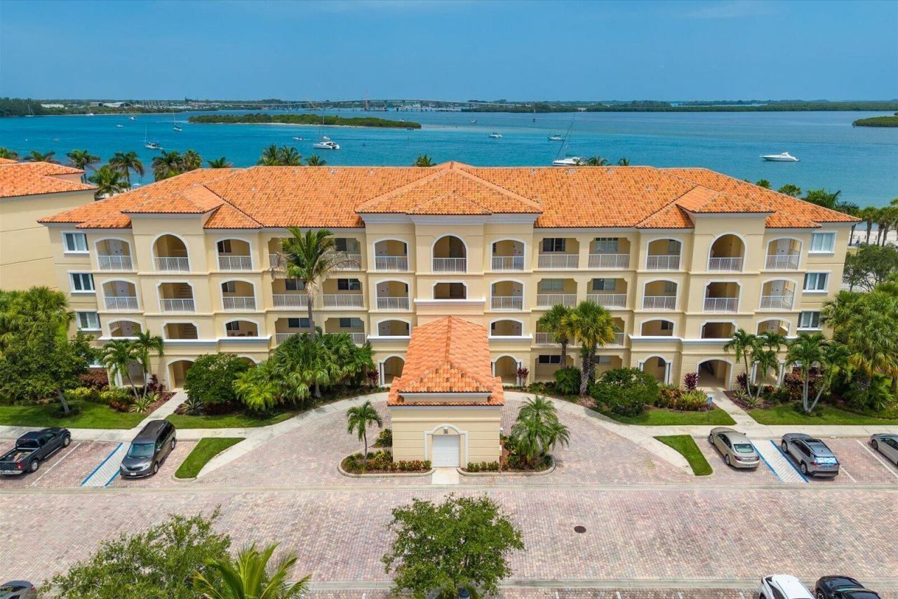 36 Harbour Isle Drive W, Unit 104, Fort Pierce, FL 34949 Photo