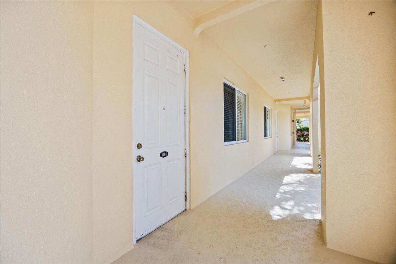 36 Harbour Isle Drive W, Unit 104, Fort Pierce, FL 34949 Photo