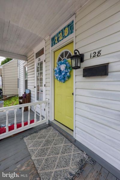 128 N CHARLOTTE STREET, MANHEIM, PA 17545