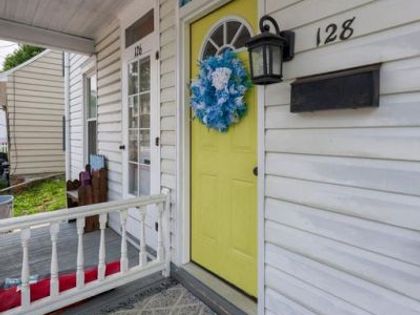 128 N CHARLOTTE STREET Manheim, PA 17545