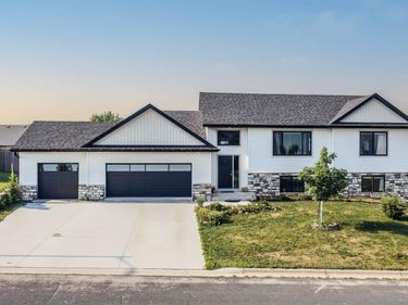 856 Golfview Avenue, Zumbrota, MN 55992