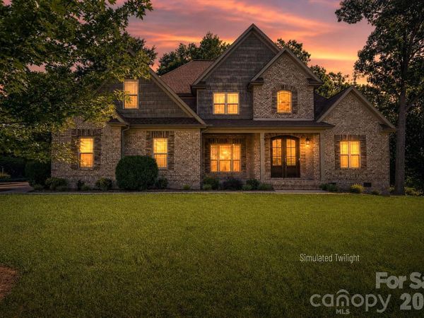 708 Players Ridge Road , Hickory, NC 28601