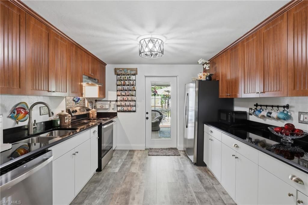 1447 Shadowlawn Dr , Naples, FL 34104 Photo