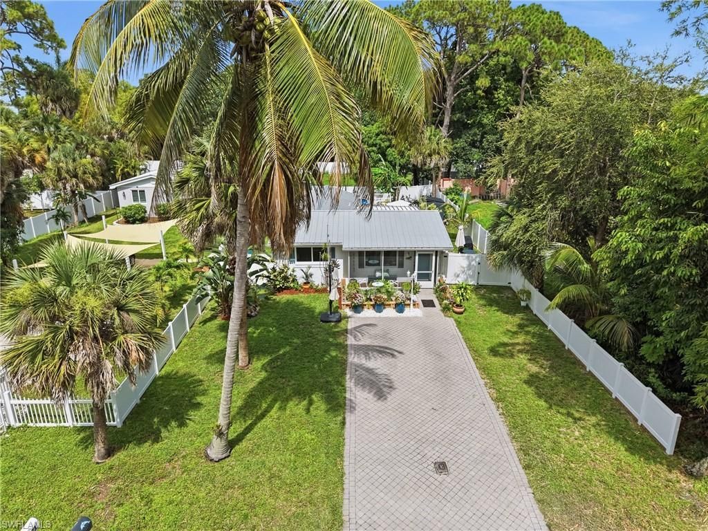 1447 Shadowlawn Dr , Naples, FL 34104 Photo