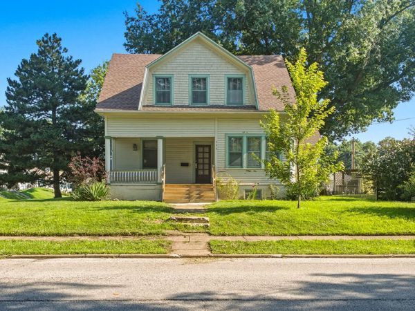 806 E CENTRAL PARK Avenue , Davenport, IA 52803