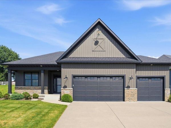 4465 Muirfield Drive, Bettendorf, IA 52722