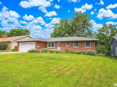 1517 W TETON Drive, Peoria, IL 61614