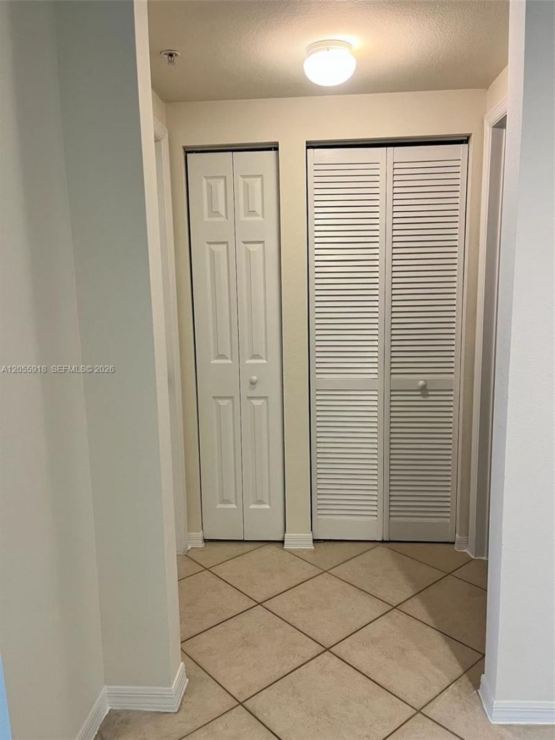6492 Emerald Dunes Dr , Unit 307, West Palm Beach, FL 33411 Photo