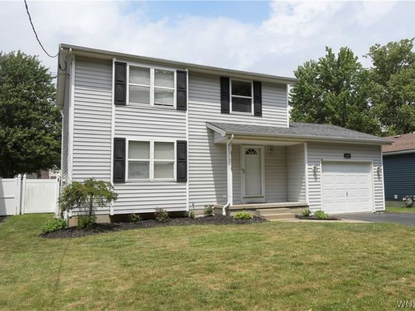 329 Summit Boulevard , North Tonawanda, NY 14120