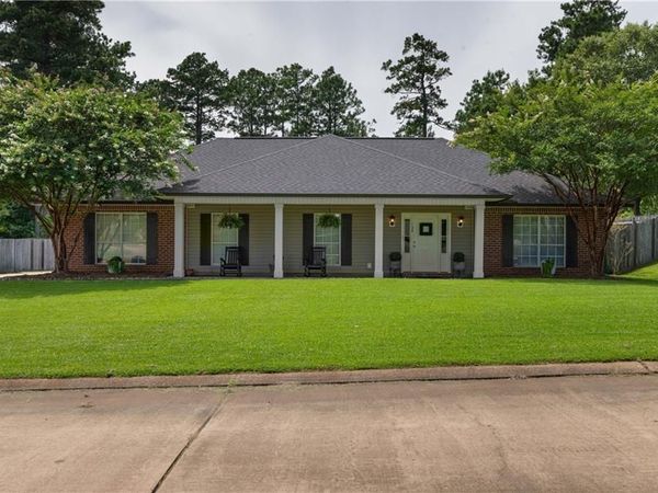 134 PINEWOOD Avenue, Pineville, LA 71360
