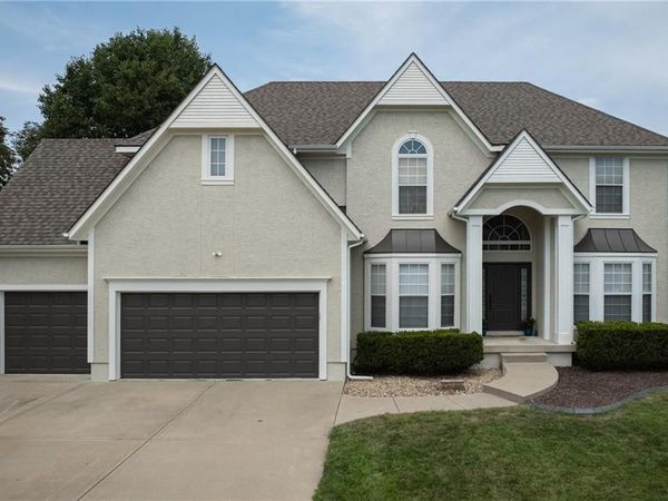 2412 SW Winterwood Court, Lee's Summit, MO 64081