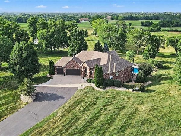 4808 NE. 137th Street, Smithville, MO 64089