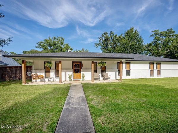 112 Lynne Therese Circle, Ocean Springs, MS 39564