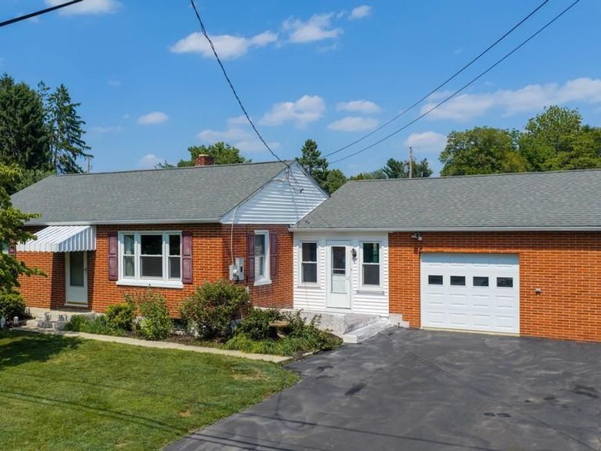 9 Park Circle Drive, Lancaster, PA 17603 Main Photo