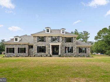 725 W CURRY DRIVE, BLUE BELL, PA 19422