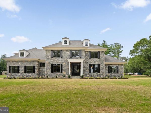 725 W CURRY DRIVE, BLUE BELL, PA 19422