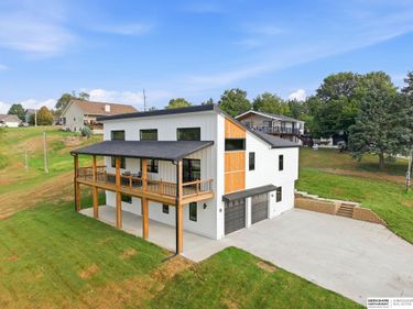 2390 Cambridge Drive, Plattsmouth, NE 68048