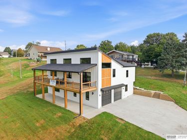 2390 Cambridge Drive, Plattsmouth, NE 68048