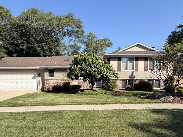 3703 Skyview Drive, Janesville, WI 53546