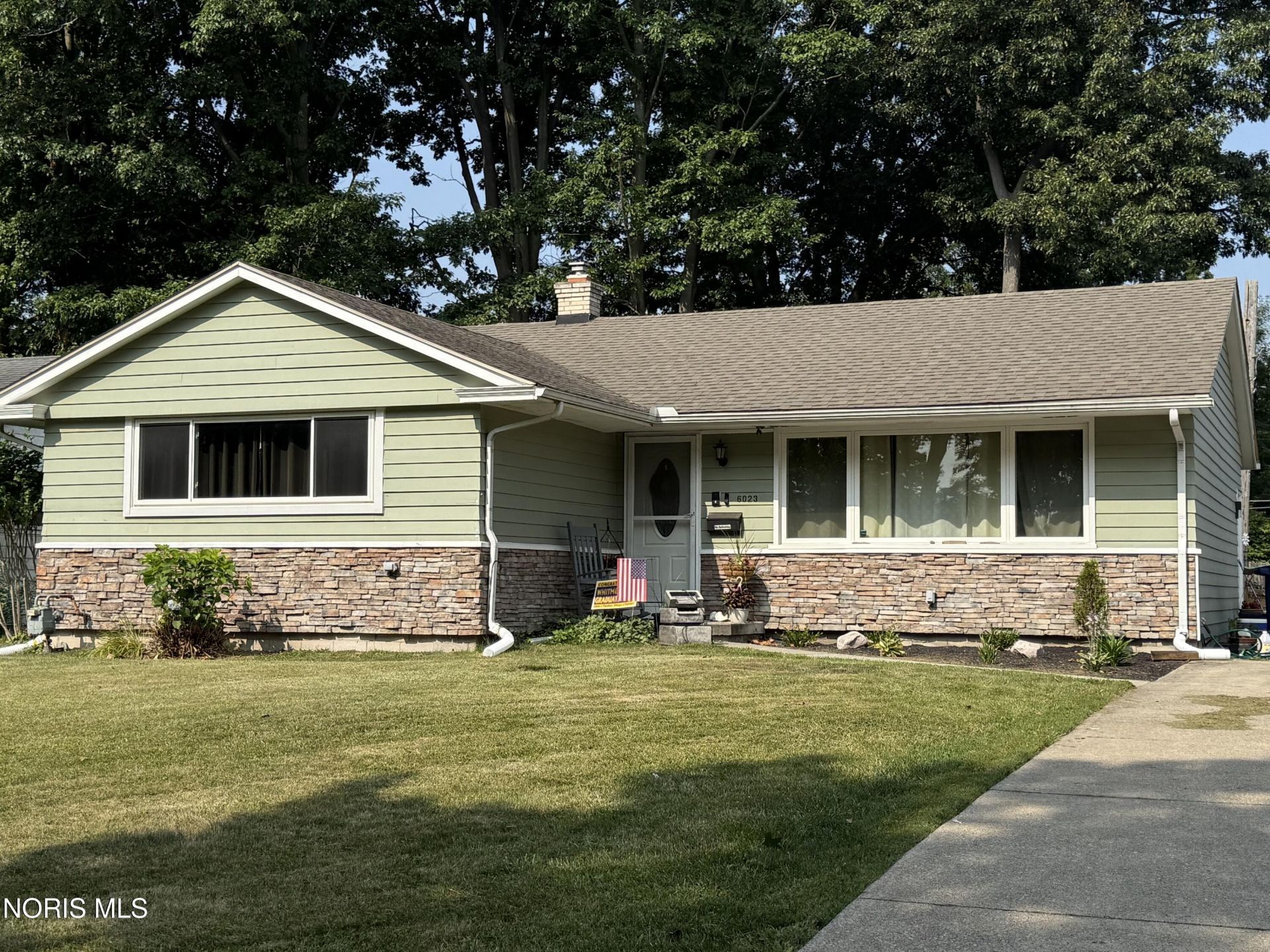 6023 W Benalex Drive, Toledo, OH 43612 Main Photo