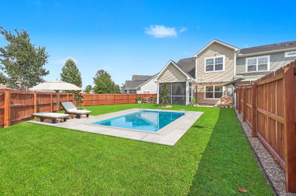 166 Kirkland Street Photo 34