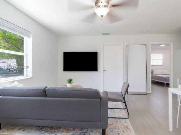 605 SW 14th Ter , Fort Lauderdale, FL 33312