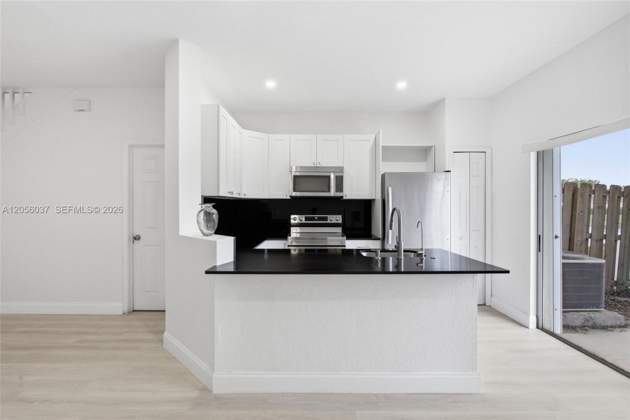 10863 NW 83rd , Unit 2, Doral, FL 33178 Photo