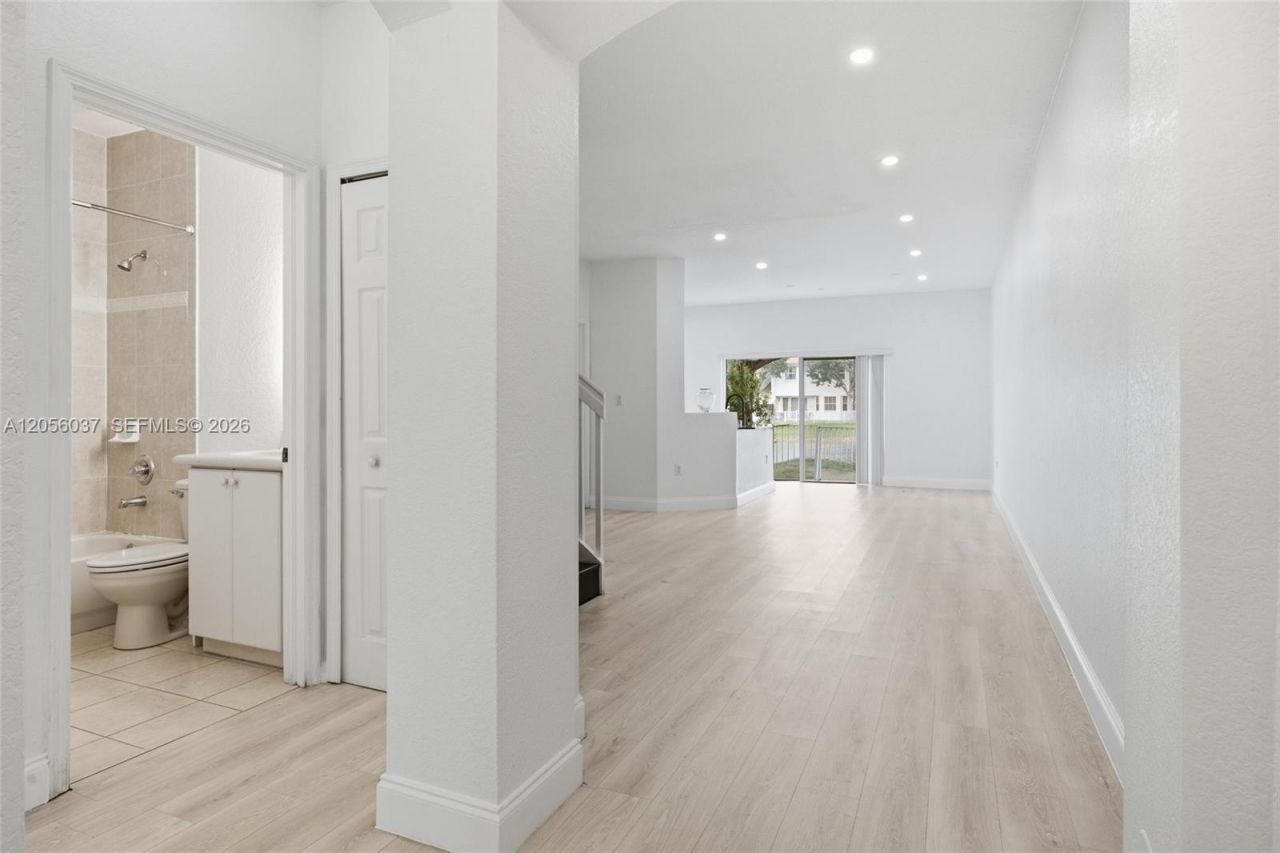 10863 NW 83rd , Unit 2, Doral, FL 33178 Photo