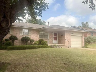 408 NW 71st St, Lawton, OK 73505