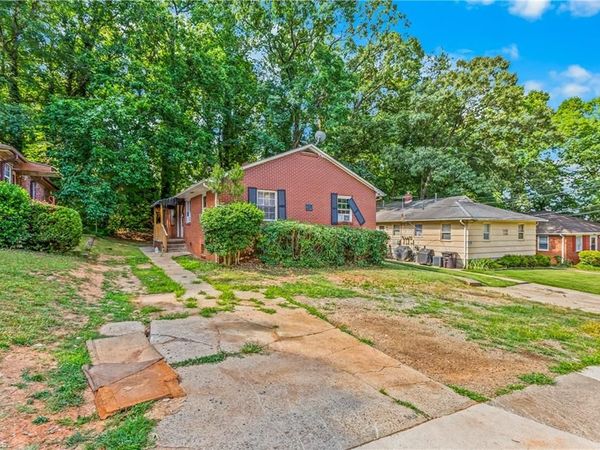 1114 W Academy Street , Winston-Salem, NC 27101