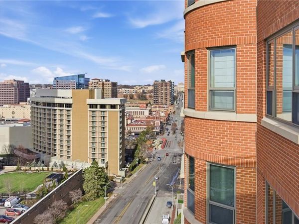 4950 Central Street, Unit 805, Kansas City, MO 64112