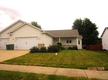 741 9th Street SW, Pine Island, MN 55963