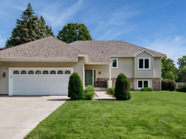 15481 Michele Lane, Eden Prairie, MN 55346
