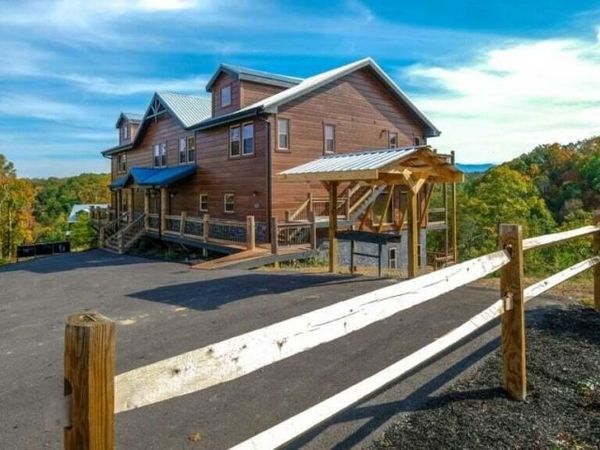 1481 Sleepy Valley Lane , Sevierville, TN 37876