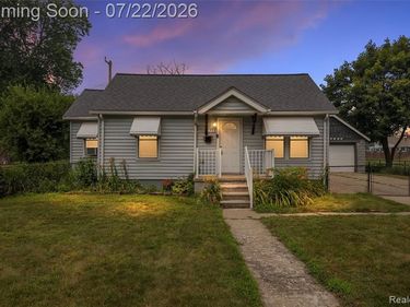 1759 E Elza Avenue, Hazel Park, MI 48030
