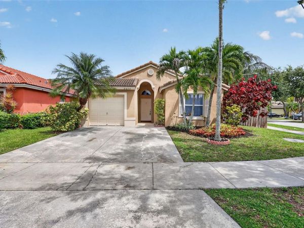 2073 SE 13th St, Homestead, FL 33035