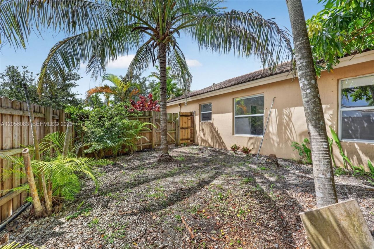 2073 SE 13th St, Homestead, FL 33035 Photo