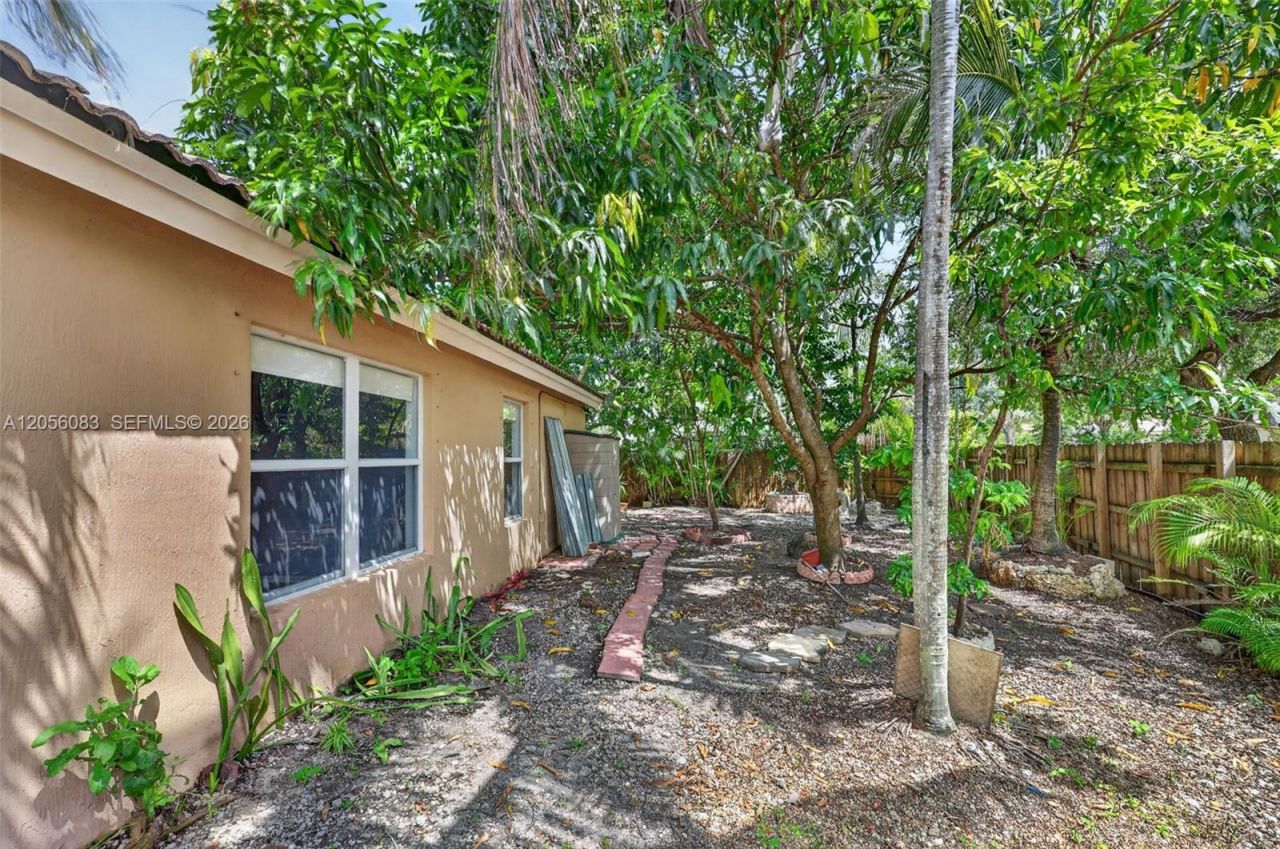 2073 SE 13th St, Homestead, FL 33035 Photo