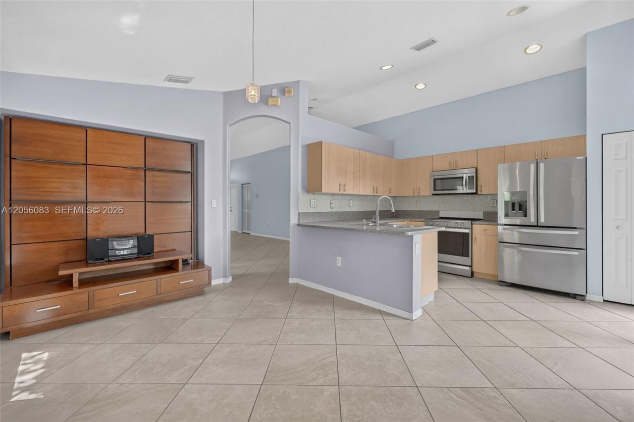 2073 SE 13th St, Homestead, FL 33035 Photo