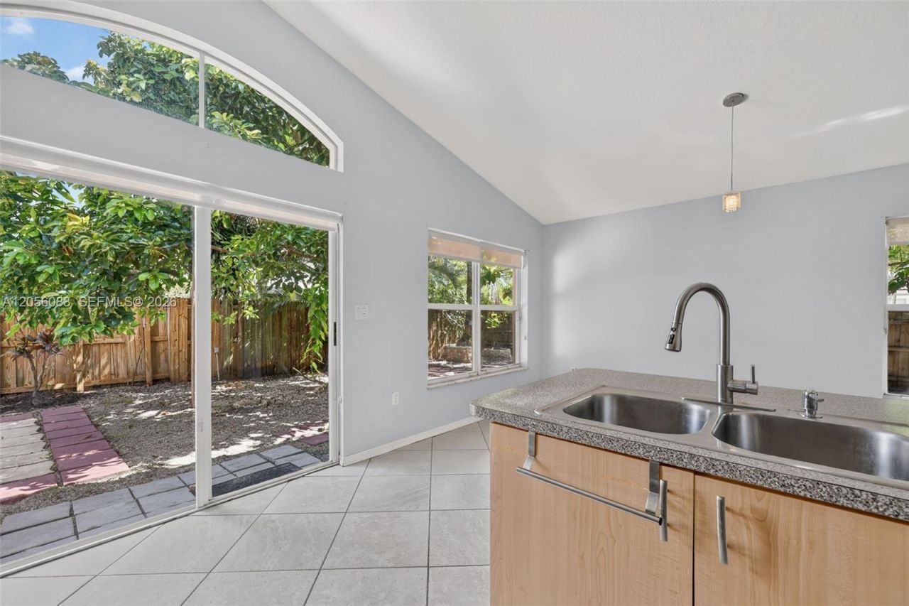2073 SE 13th St, Homestead, FL 33035 Photo