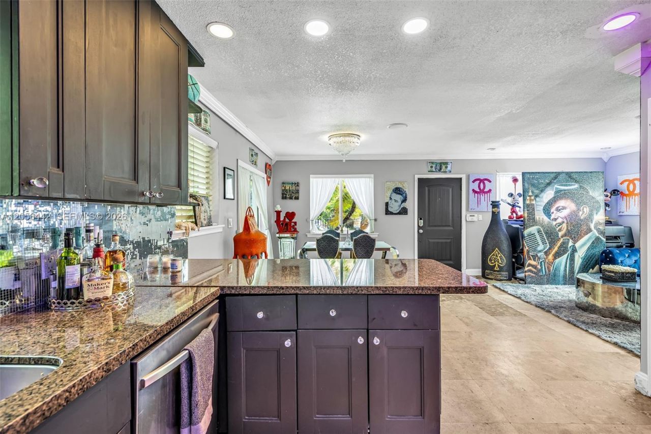 121 NW 47th St , Miami, FL 33127 Photo