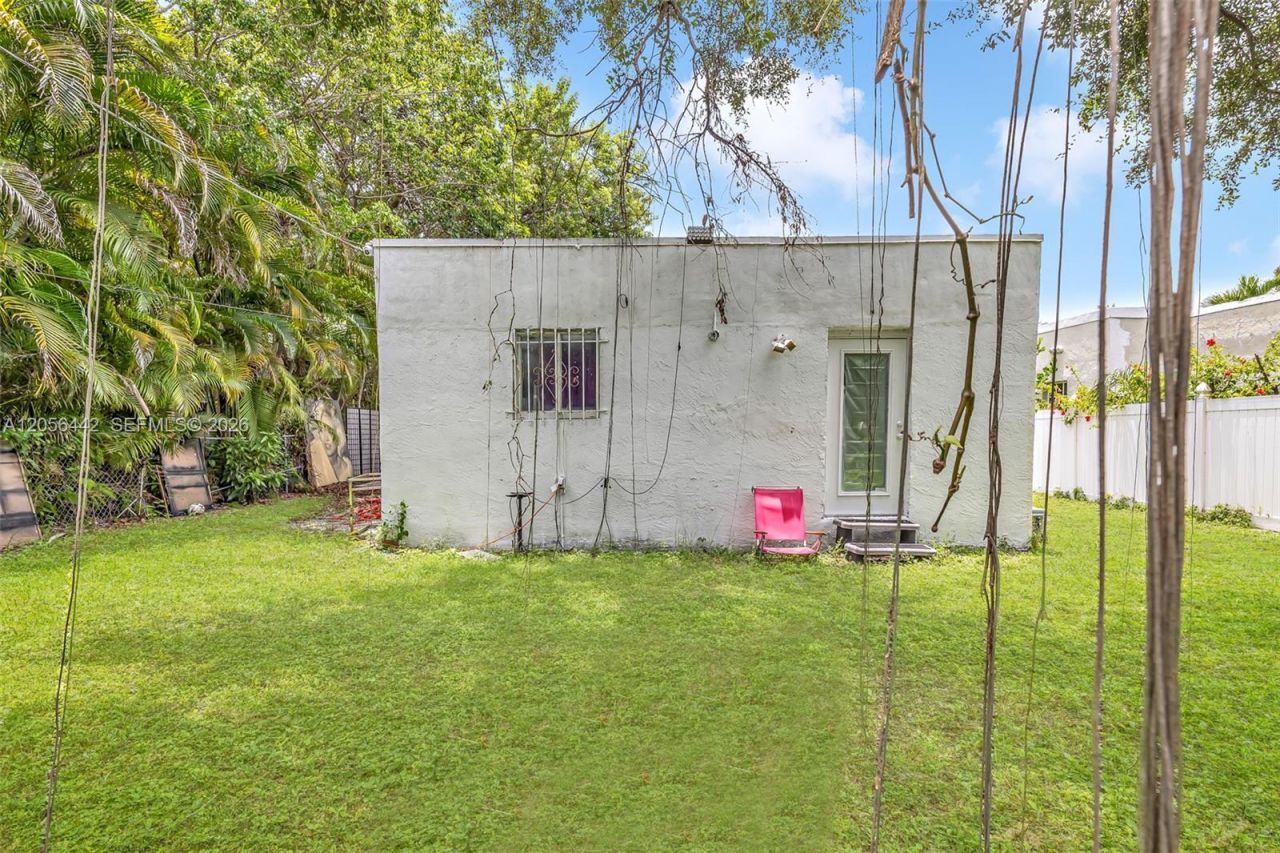 121 NW 47th St , Miami, FL 33127 Photo
