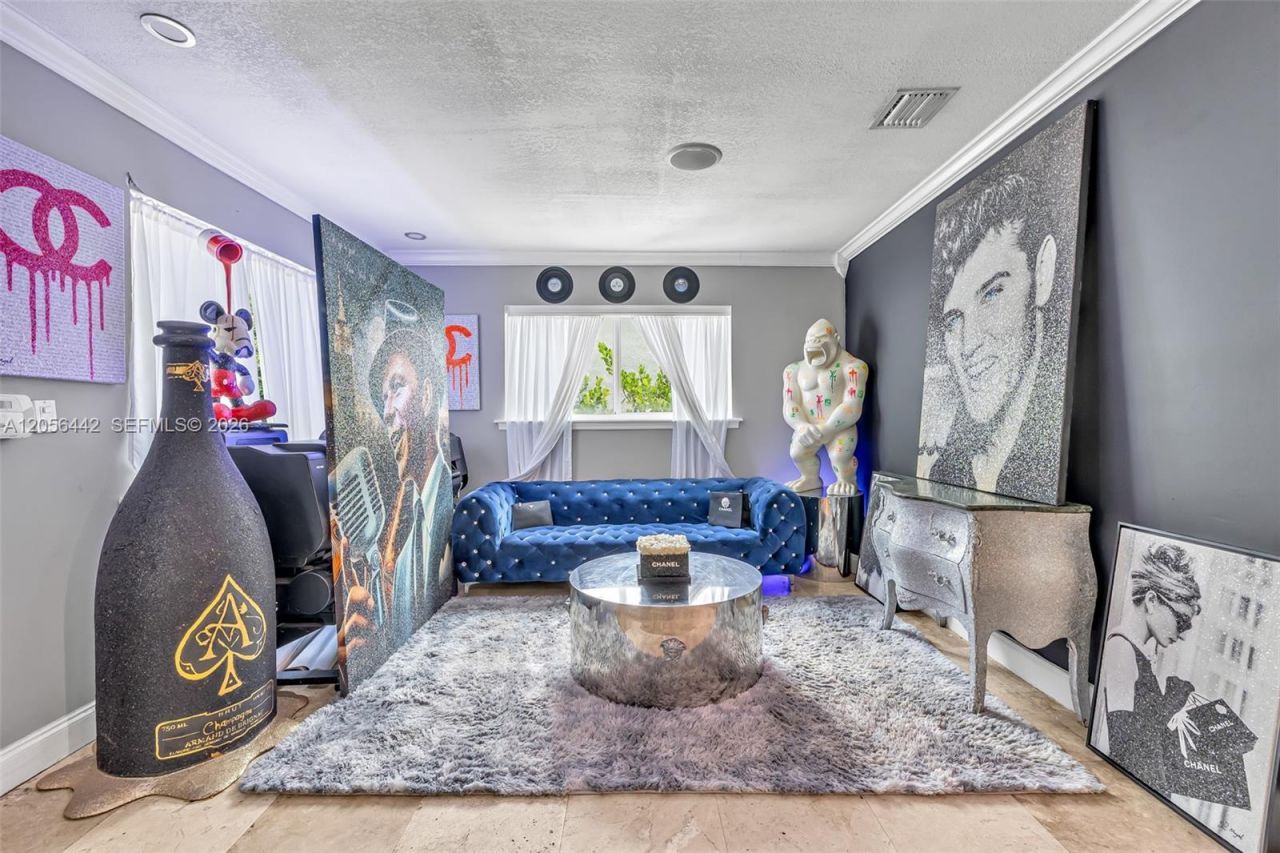 121 NW 47th St , Miami, FL 33127 Photo