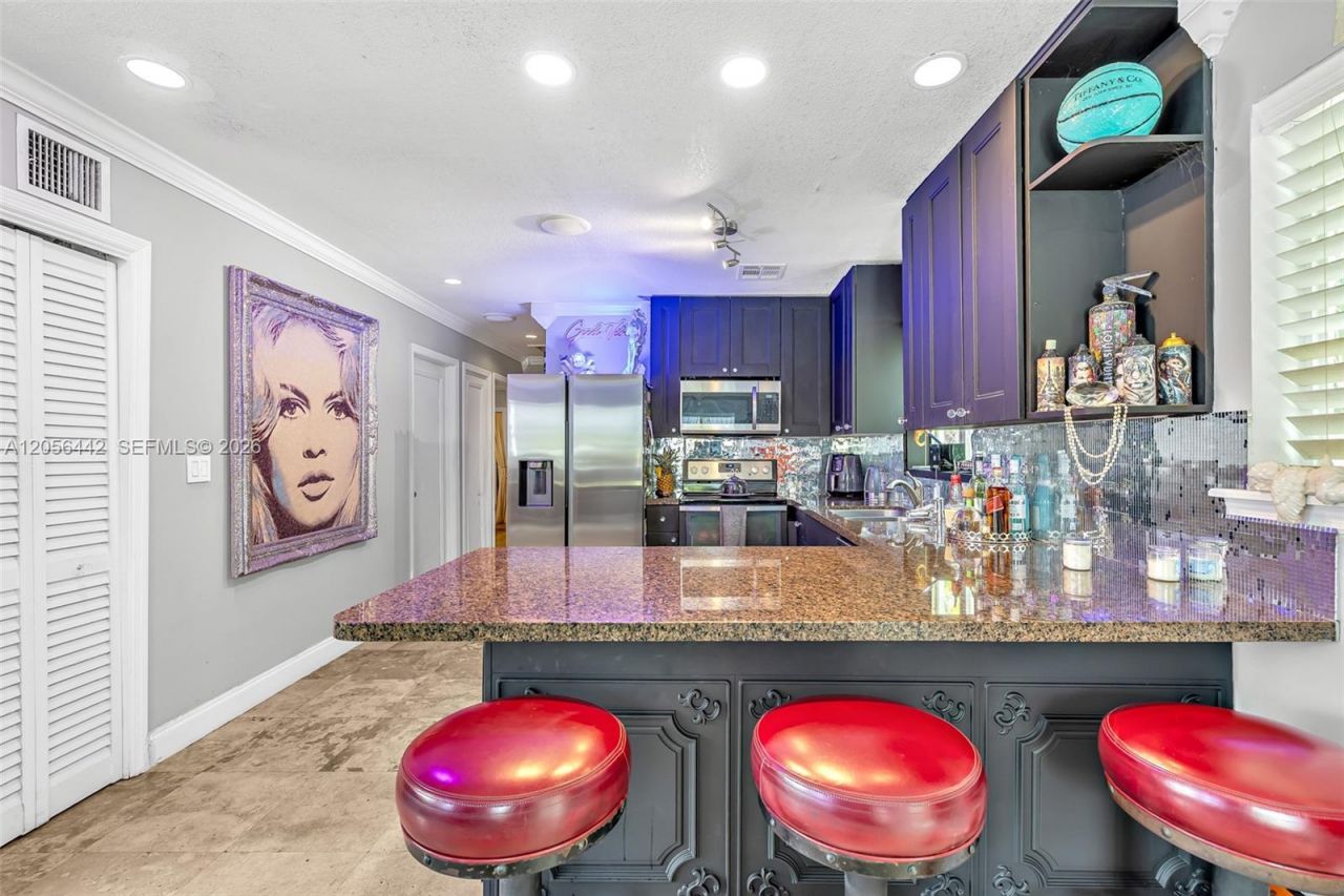 121 NW 47th St , Miami, FL 33127 Photo