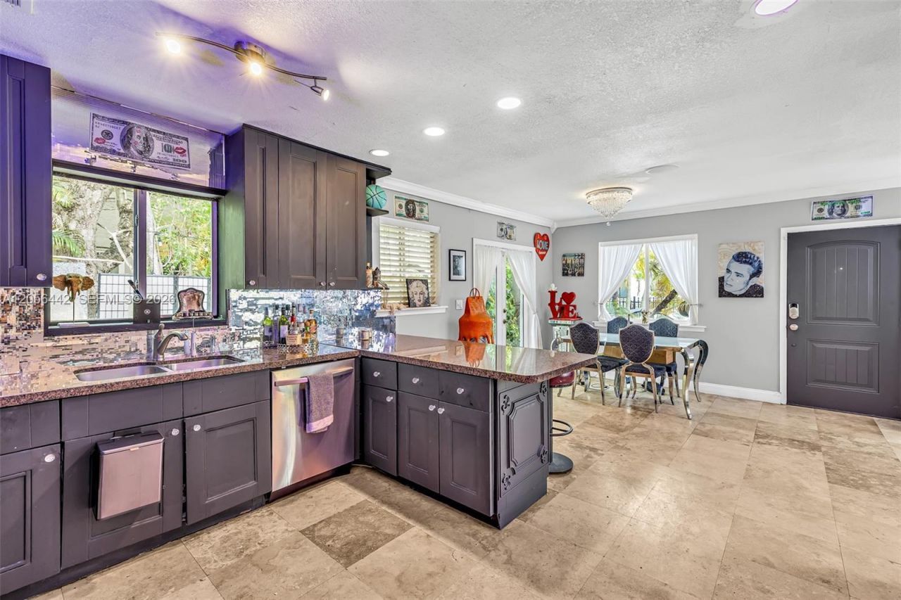 121 NW 47th St , Miami, FL 33127 Photo