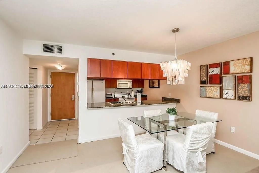 1200 Brickell Bay Dr , Unit 1518, Miami, FL 33131 Photo