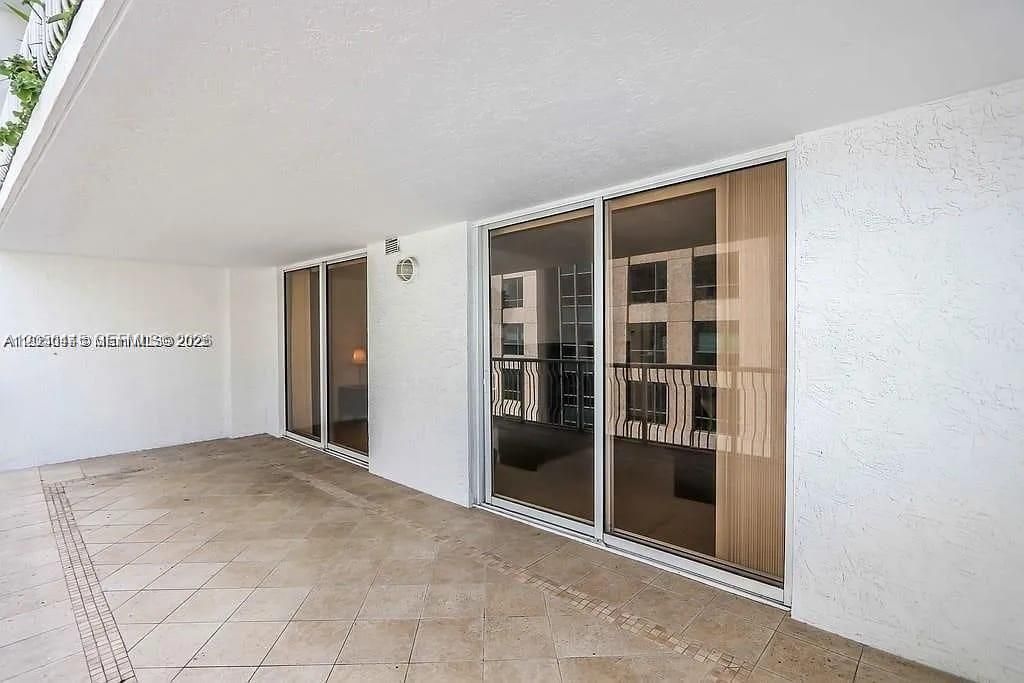 1200 Brickell Bay Dr , Unit 1518, Miami, FL 33131 Photo