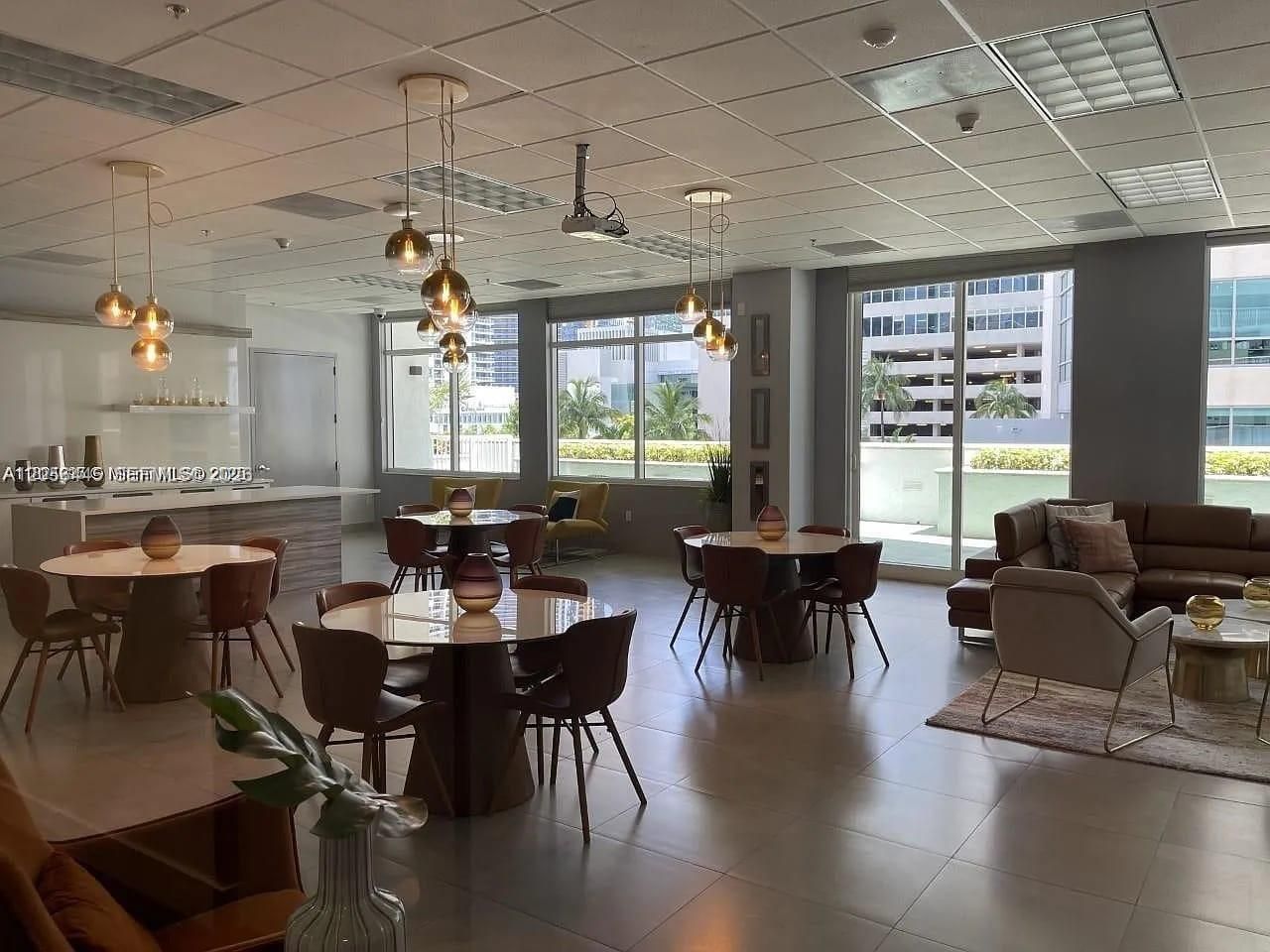 1200 Brickell Bay Dr , Unit 1518, Miami, FL 33131 Photo
